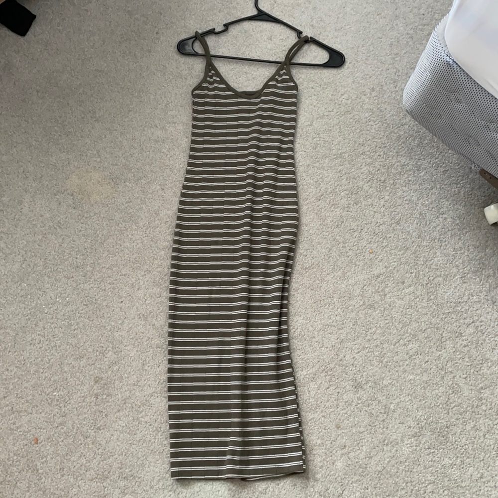 Cute midi dress opens in the back